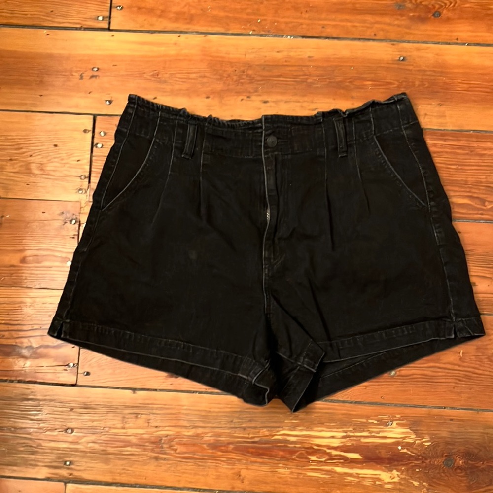 American eagle size 16 “Mom Short” Jean Shorts